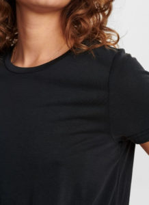 T-shirt noir avec noeud en modal Nudoretta manche courte col rond matière fluide légère dressing responsable
