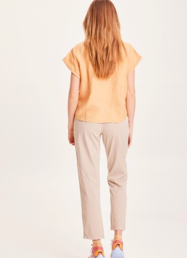 Chino beige en coton bio certifié GOTS Willow vue de dos pantalon 7/8eme beige