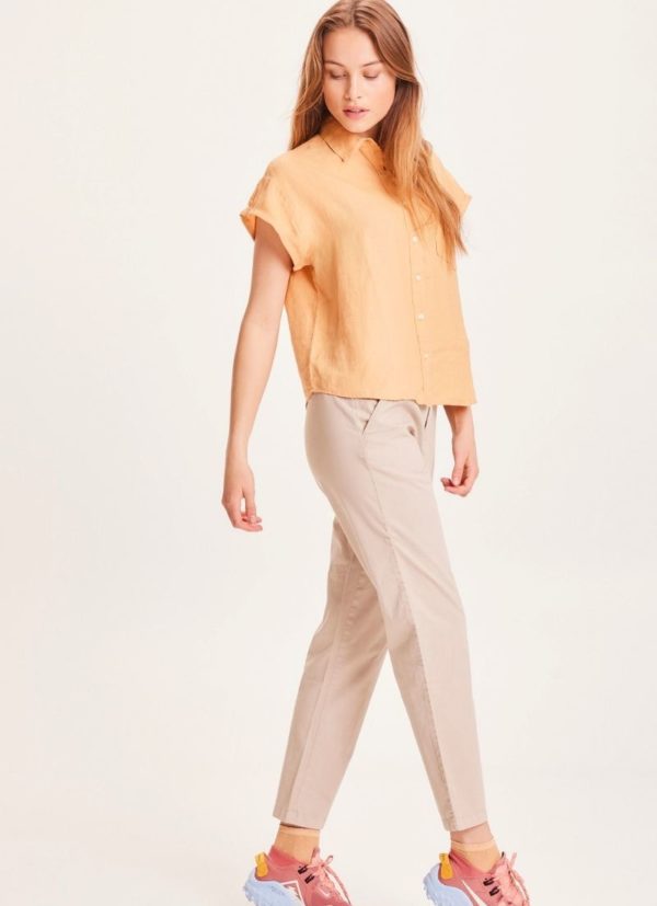 Chino beige en coton bio certifié GOTS Willow personal shopper en ligne conseil look casual minimaliste marque danoise mode scandinave