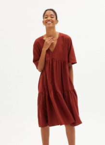 Robe ample framboise en chanvre et tencel fresia coupe ample style minimaliste color block personal shopper