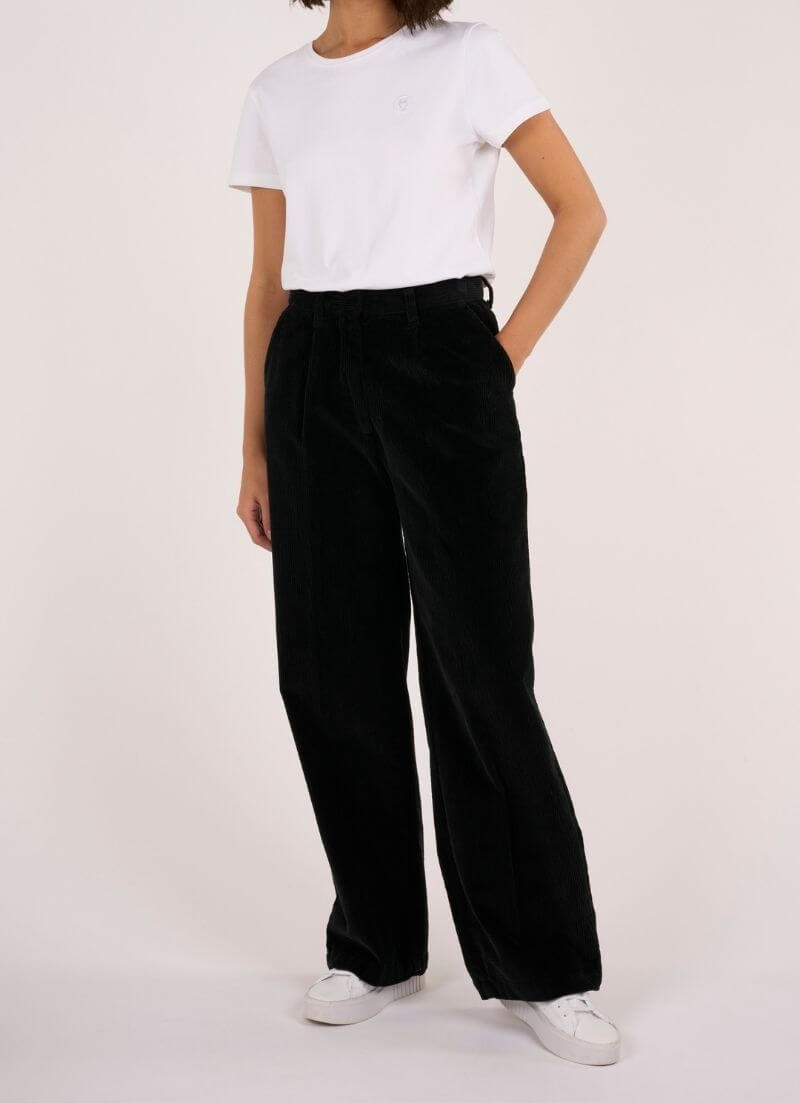 Pantalon large en velours côtelé noir en coton bio Posey box bio personal shopper shopping femme look casual