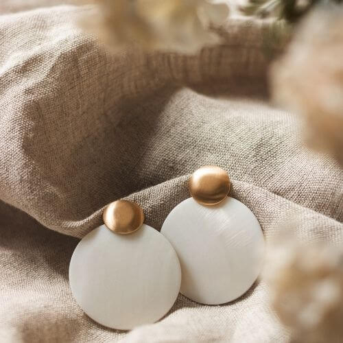 boucles d'oreilles blanches