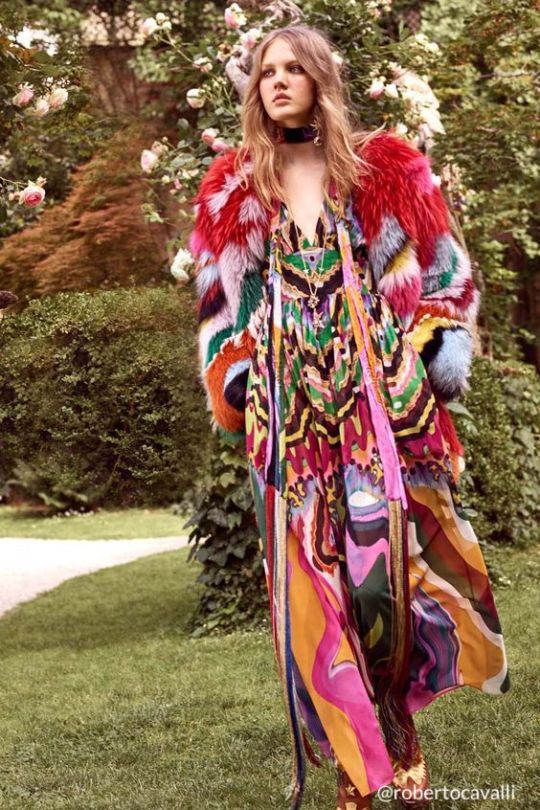 outfit psychédélique manteau fourure