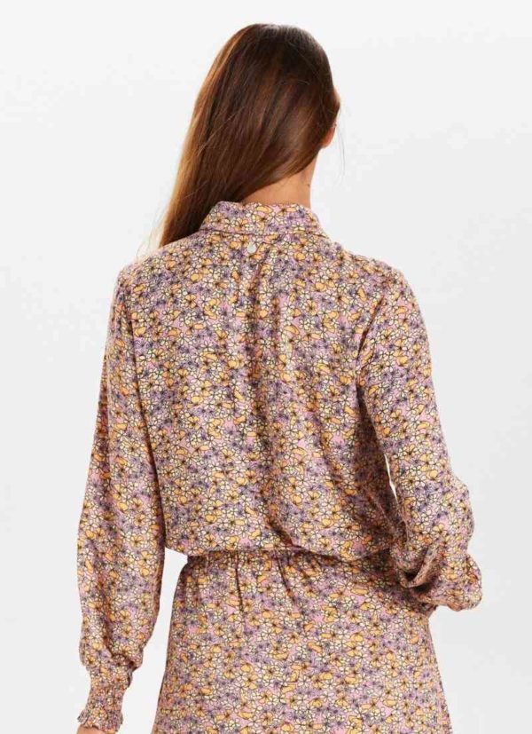 Chemise à fleurs lilas en viscose ecovero Nualma liberty personal shopper couleur tendance chemise femme