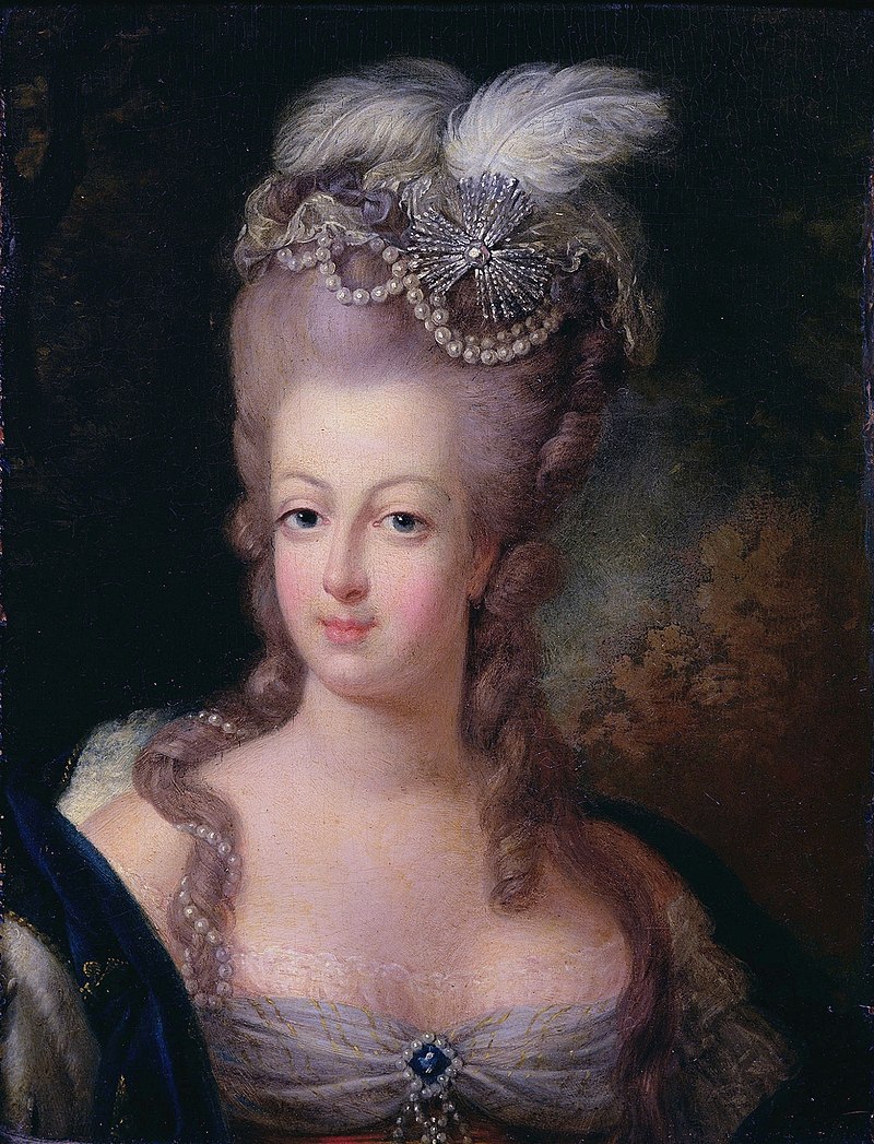 col carré 17eme siecle marie-antoinette col avec voile devant décolleté carré au ras de la poitrine