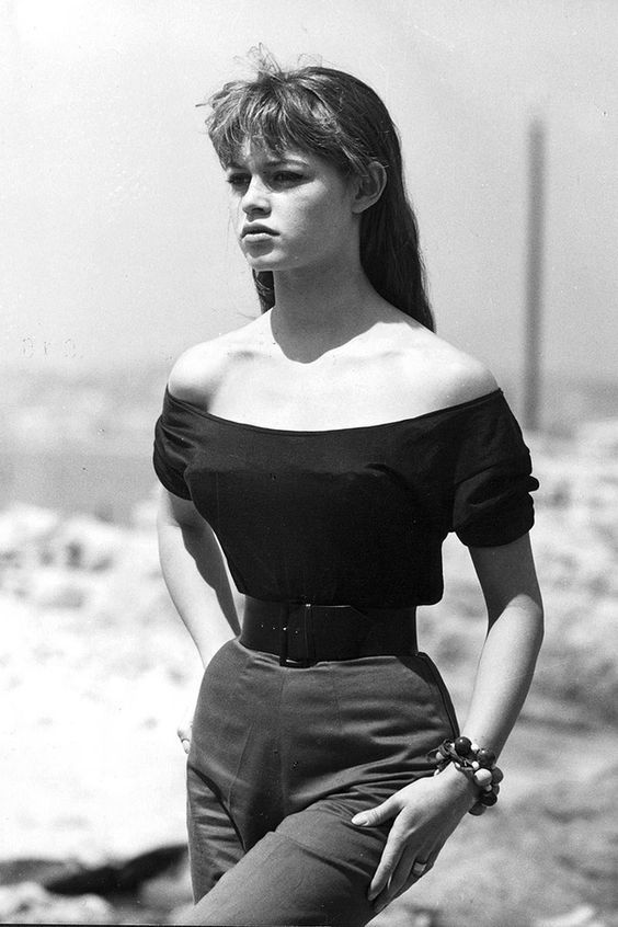 forme decollecte col bateau brigitte bardot col bardot epaule tombante forme sensuelle féminité personal shopper conseil mode